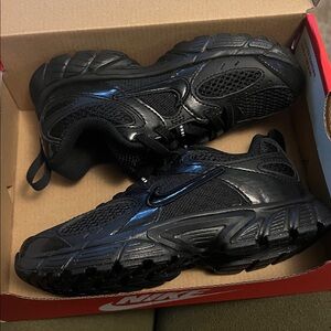 Nike V5 RNR Black and Anthracite Sneakers